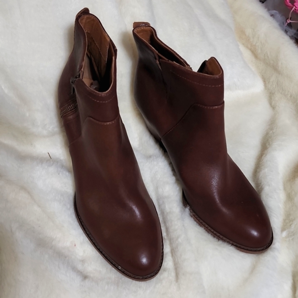 BEAUTIFUL Fall Brown Leather Ankle Boots 👢 Sofft Size 9 Super Classy NWOTS